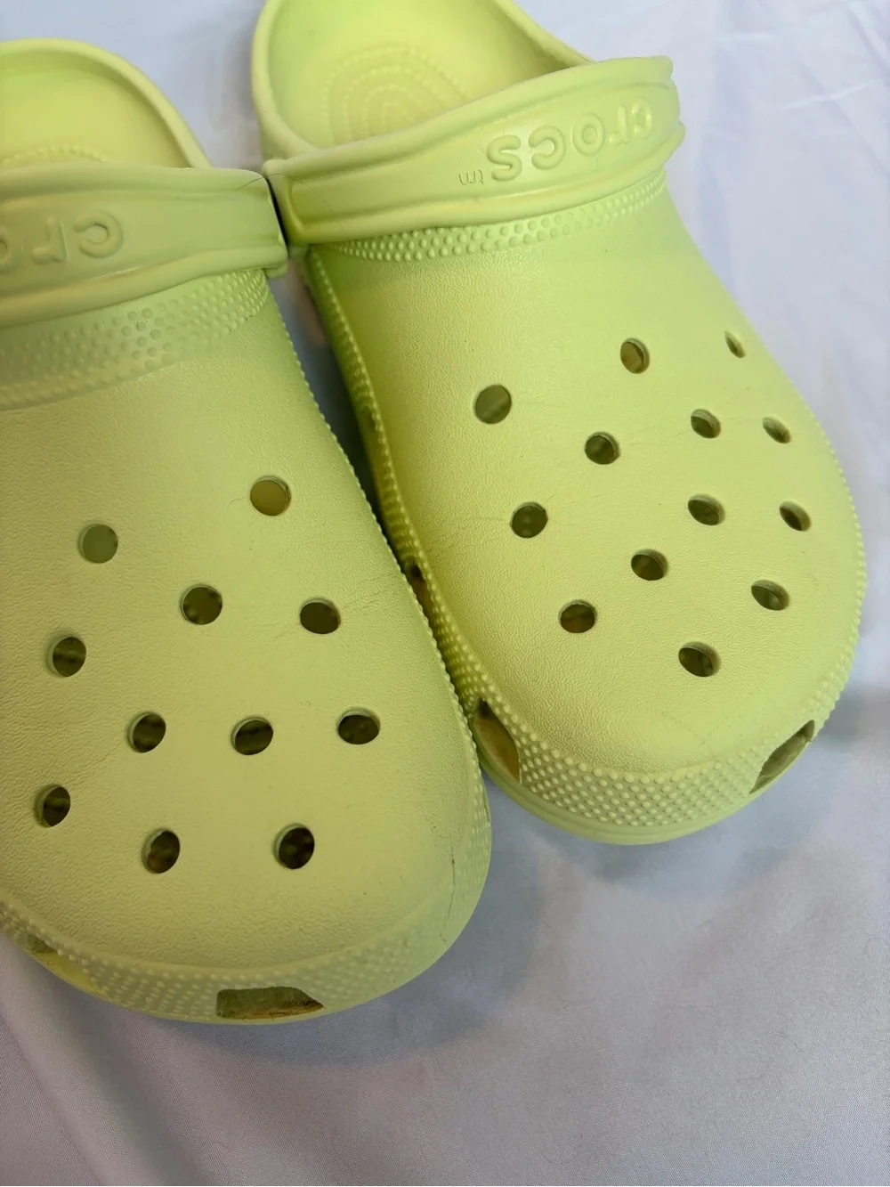 CROCS Classic Clog in Light Lime